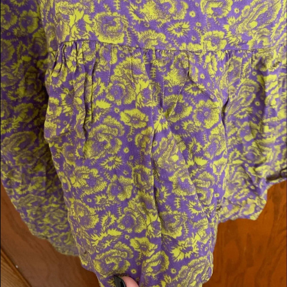 Abound Floral Peplum Blouse - Picture 5 of 6